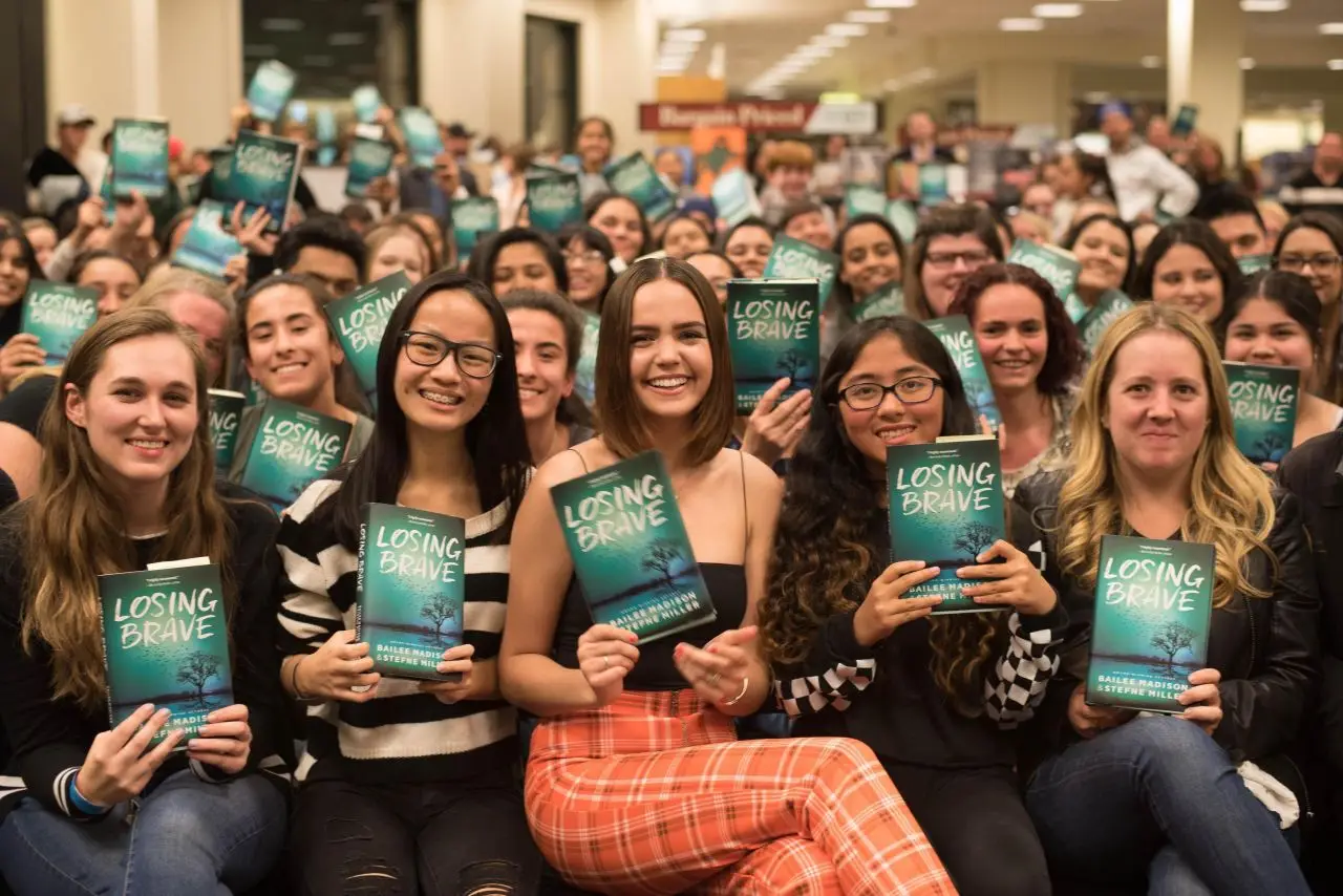 BAILEE MADISON AT SIGNS COPIES OF HER NEW BOOK LOSING BRAVE AT BARNES AND NOBLE02